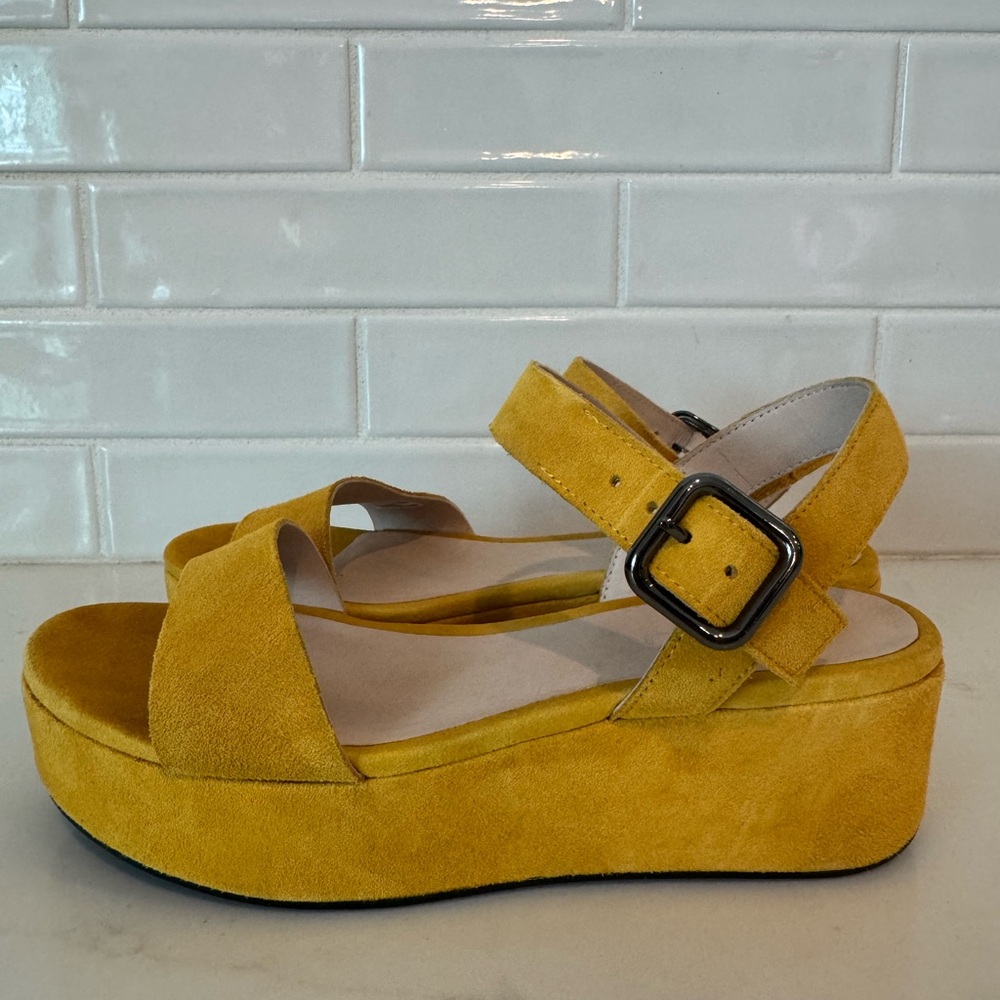 ECCO Elevate Plateau Suede Sandal in a merigold size 36